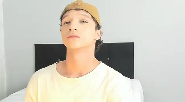 angelcortes online show from February 25, 4:57 am