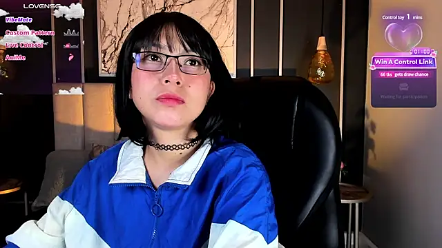 Snapshot of CoralineRicce_ chatting on December 2, 4:31 am CoralineRicce online show from December 2, 4:31 am