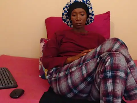 Snapshot of NikkiDickSavage chatting on January 18, 7:26 pm NikkiDickSavage online show from January 18, 7:26 pm