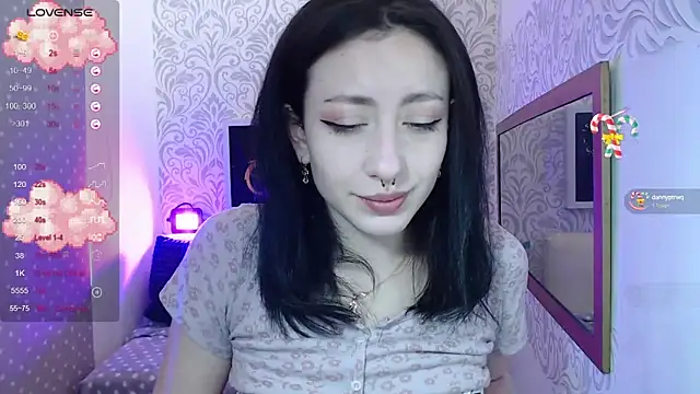 lili hott63 online show from December 26, 3:31 pm