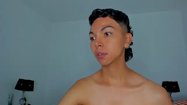 xhenisa  online show from March 11, 4:35 pm