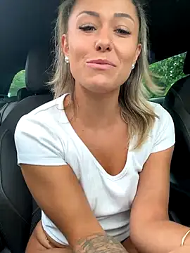 Snapshot of petrouchkaaa_ chatting on September 30, 10:09 am petrouchkaaa online show from September 30, 10:09 am