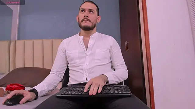 Snapshot of jeanpiere_ chatting on November 6, 3:29 am jeanpiere online show from November 6, 3:29 am