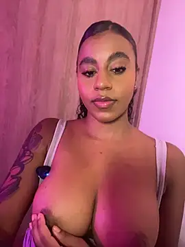 Snapshot of charlotteeruss chatting on July 7, 11:31 pm charlotteeruss online show from July 7, 11:31 pm