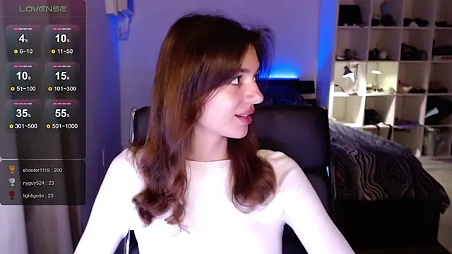 Snapshot of olivia_jeas chatting on March 6, 9:20 pm olivia jeas online show from March 6, 9:20 pm