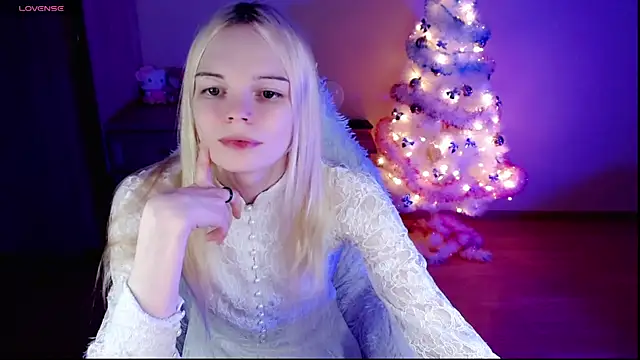 Snapshot of Emily_Nyaffee chatting on December 22, 6:15 pm Emily Nyaffee online show from December 22, 6:15 pm