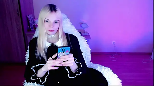 Snapshot of Emily_Nyaffee chatting on January 28, 1:08 am Emily Nyaffee online show from January 28, 1:08 am