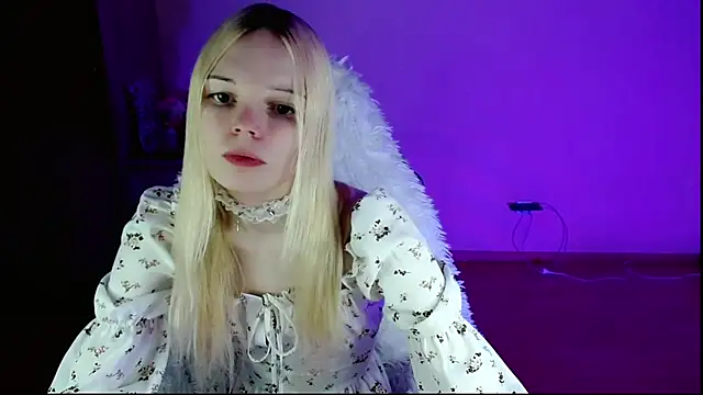 Snapshot of Emily_Nyaffee chatting on February 3, 8:13 pm Emily Nyaffee online show from February 3, 8:13 pm