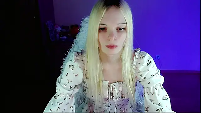 Snapshot of Emily_Nyaffee chatting on February 7, 12:31 am Emily Nyaffee online show from February 7, 12:31 am