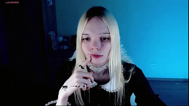 Snapshot of Emily_Nyaffee chatting on February 21, 1:22 am Emily Nyaffee online show from February 21, 1:22 am