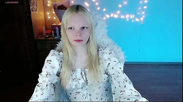 Snapshot of Emily_Nyaffee chatting on March 19, 7:27 pm Emily Nyaffee online show from March 19, 7:27 pm