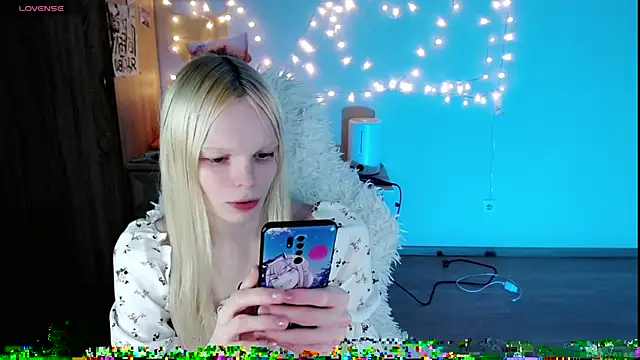 Snapshot of Emily_Nyaffee chatting on March 23, 1:53 am Emily Nyaffee online show from March 23, 1:53 am