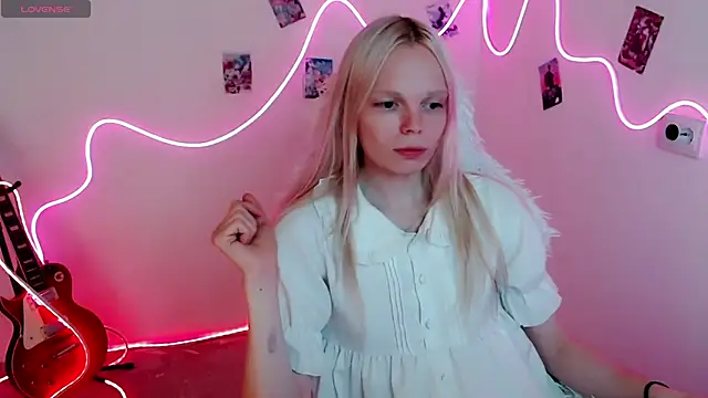 Snapshot of Emily_Nyaffee chatting on September 11, 1:22 pm Emily Nyaffee online show from September 11, 1:22 pm