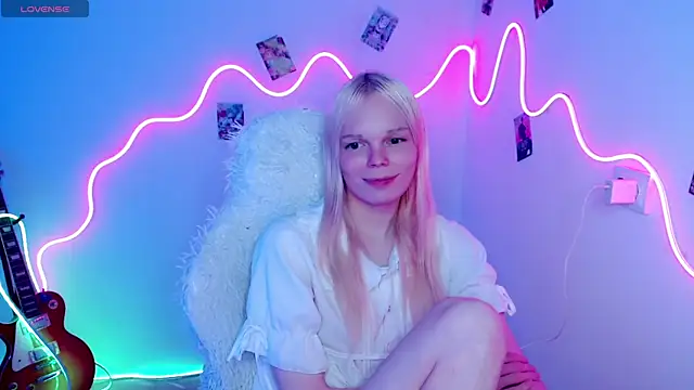 Snapshot of Emily_Nyaffee chatting on October 20, 6:08 pm Emily Nyaffee online show from October 20, 6:08 pm