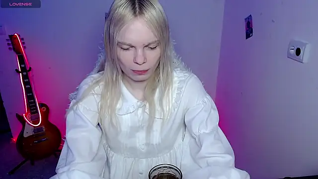 Emily Nyaffee online show from March 7, 10:18 pm