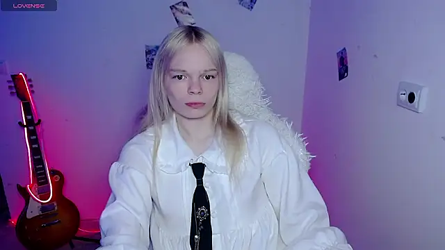 Emily Nyaffee online show from March 10, 4:06 am