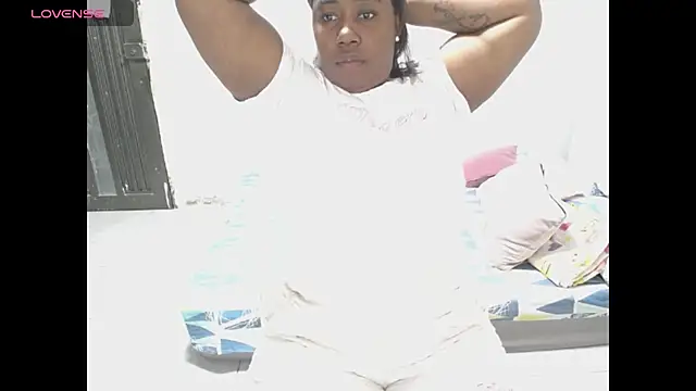 Snapshot of thickebonymilfF chatting on December 1, 1:21 am thickebonymilfF online show from December 1, 1:21 am