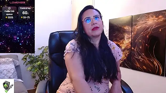 Snapshot of amalia_brunette chatting on March 6, 10:47 pm amalia brunette online show from March 6, 10:47 pm