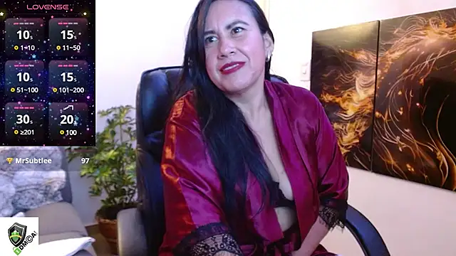 Snapshot of amalia_brunette chatting on March 9, 11:03 pm amalia brunette online show from March 9, 11:03 pm