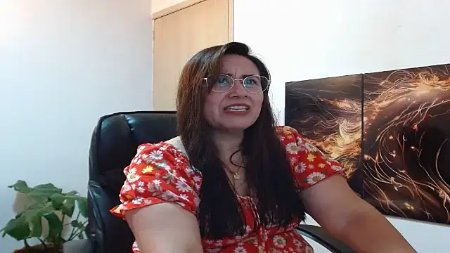 Snapshot of amalia_brunette chatting on September 18, 10:45 pm amalia brunette online show from September 18, 10:45 pm