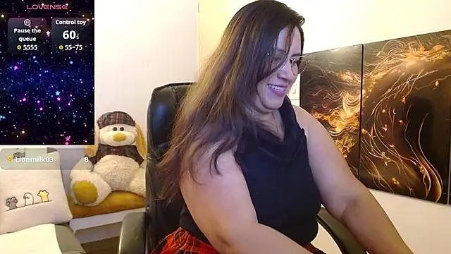 Snapshot of amalia_brunette chatting on December 14, 12:49 am amalia brunette online show from December 14, 12:49 am