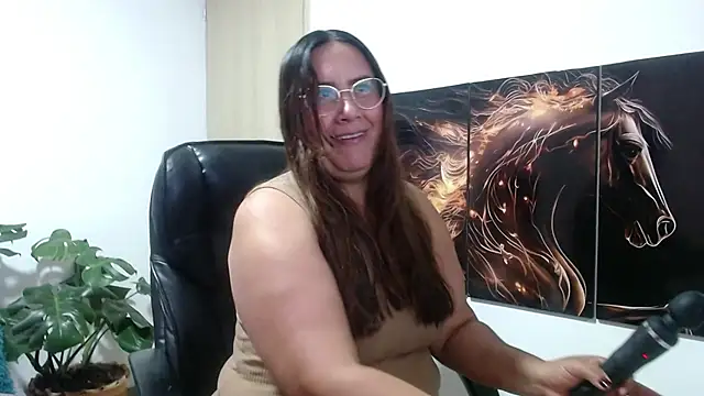 amalia brunette online show from June 16, 11:40 pm