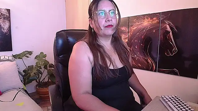 amalia brunette online show from June 25, 10:36 pm