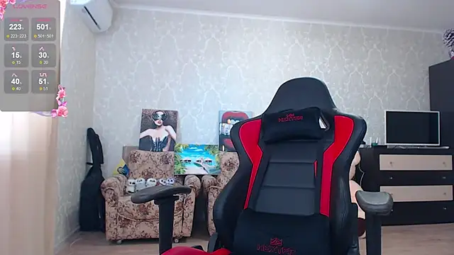 JuicyJess online show from May 6, 7:02 am