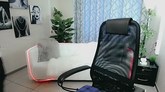 Favorite 0 online show from September 12, 1:11 pm