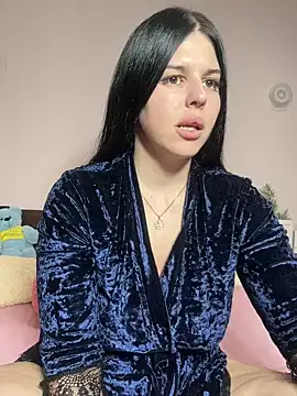 Snapshot of Annatrybebetter chatting on December 12, 8:43 pm Annatrybebetter online show from December 12, 8:43 pm