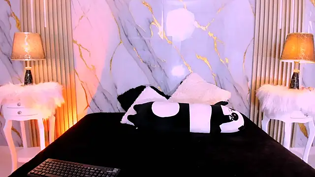 BeckyRusso online show from October 17, 12:52 pm