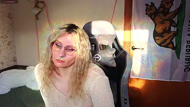 Lori Myaf online show from February 24, 1:31 pm