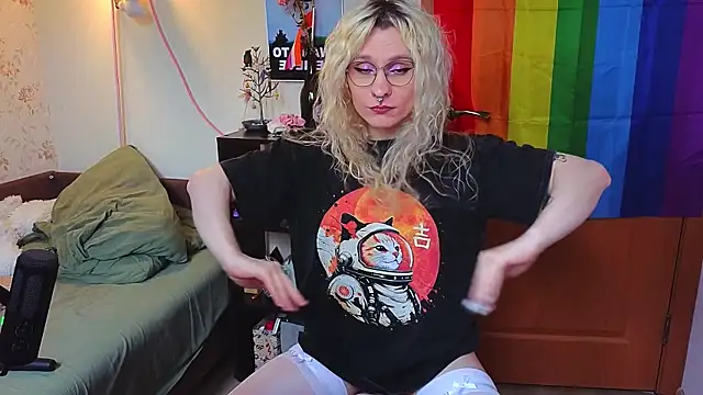 Lori Myaf online show from July 7, 1:15 pm