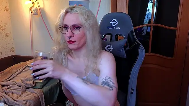 Lori Myaf online show from August 3, 4:11 pm