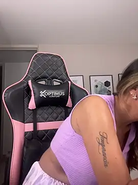 DianaHopson online show from November 2, 11:34 am