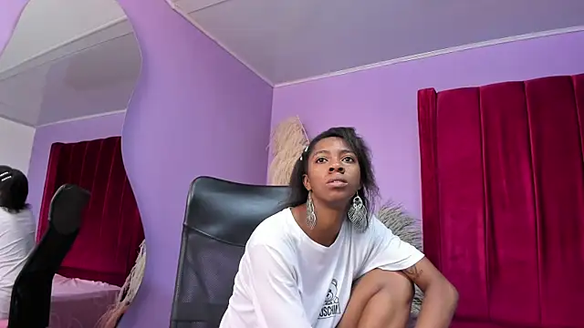 Shanelle   online show from May 4, 1:29 pm