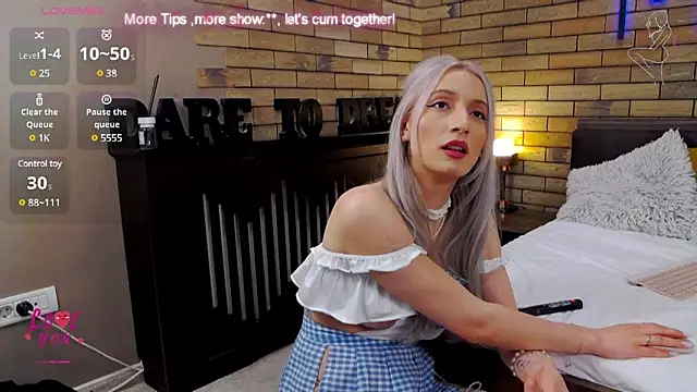 Snapshot of Ella_Charm chatting on January 25, 10:18 pm Ella Charm online show from January 25, 10:18 pm