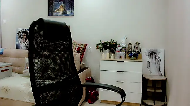 Snapshot of EveLove33 chatting on February 21, 5:09 pm EveLove33 online show from February 21, 5:09 pm