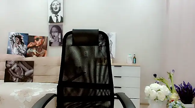 Snapshot of EveLove33 chatting on March 14, 6:50 pm EveLove33 online show from March 14, 6:50 pm