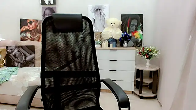 Snapshot of EveLove33 chatting on September 13, 4:40 pm EveLove33 online show from September 13, 4:40 pm