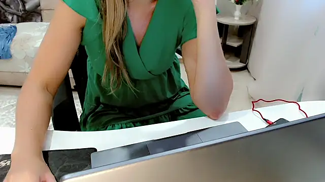 Snapshot of EveLove33 chatting on September 17, 6:26 am EveLove33 online show from September 17, 6:26 am