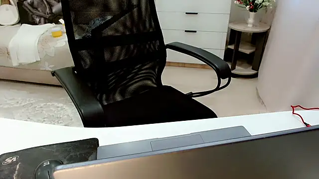 Snapshot of EveLove33 chatting on September 25, 6:06 am EveLove33 online show from September 25, 6:06 am