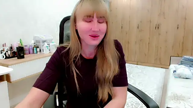 Snapshot of EveLove33 chatting on November 15, 4:58 pm EveLove33 online show from November 15, 4:58 pm