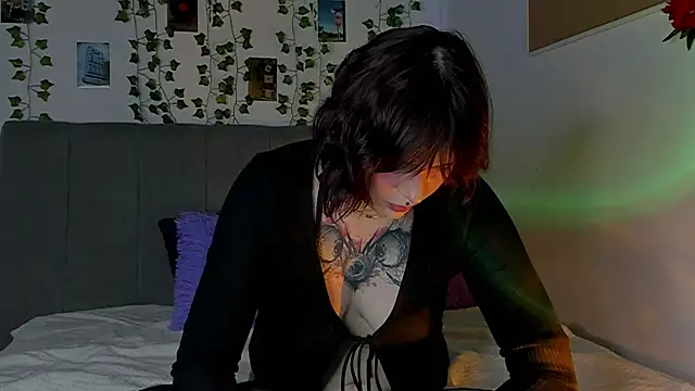 miss Lizzy online show from December 28, 4:19 am