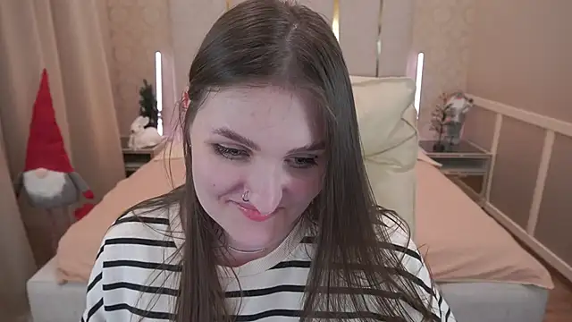 Snapshot of EmmyCharmm chatting on December 22, 1:00 pm EmmyCharmm online show from December 22, 1:00 pm