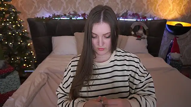 Snapshot of EmmyCharmm chatting on December 23, 12:52 pm EmmyCharmm online show from December 23, 12:52 pm