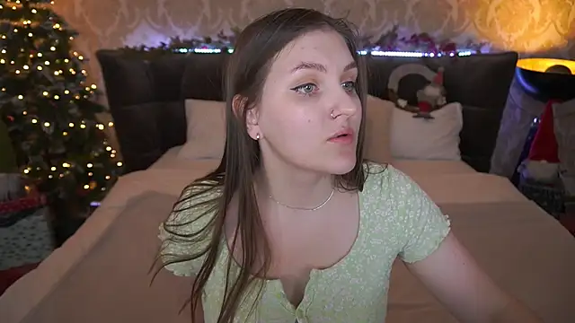 Snapshot of EmmyCharmm chatting on December 25, 9:56 am EmmyCharmm online show from December 25, 9:56 am