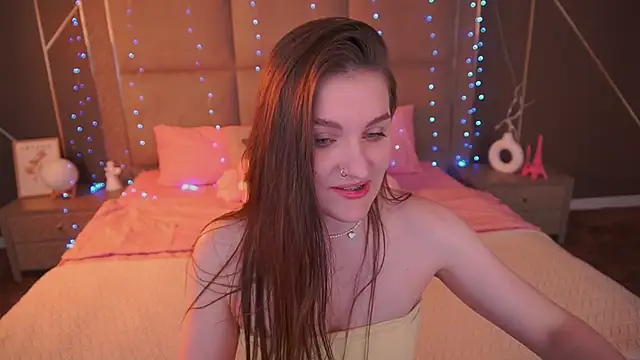 EmmyCharmm online show from February 4, 6:52 am