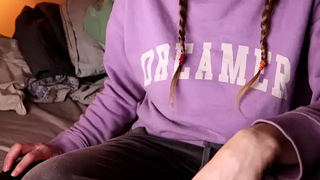 Snapshot of xxpixeyxx chatting on March 7, 12:01 pm xxpixeyxx online show from March 7, 12:01 pm