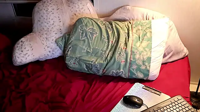 Snapshot of xxpixeyxx chatting on September 9, 2:22 am xxpixeyxx online show from September 9, 2:22 am